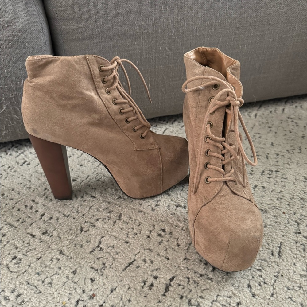 Heal ankle boots lace up